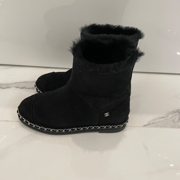 Authentic Chanel suede ankle boots in black with silver hardware - Picture 3 of 6